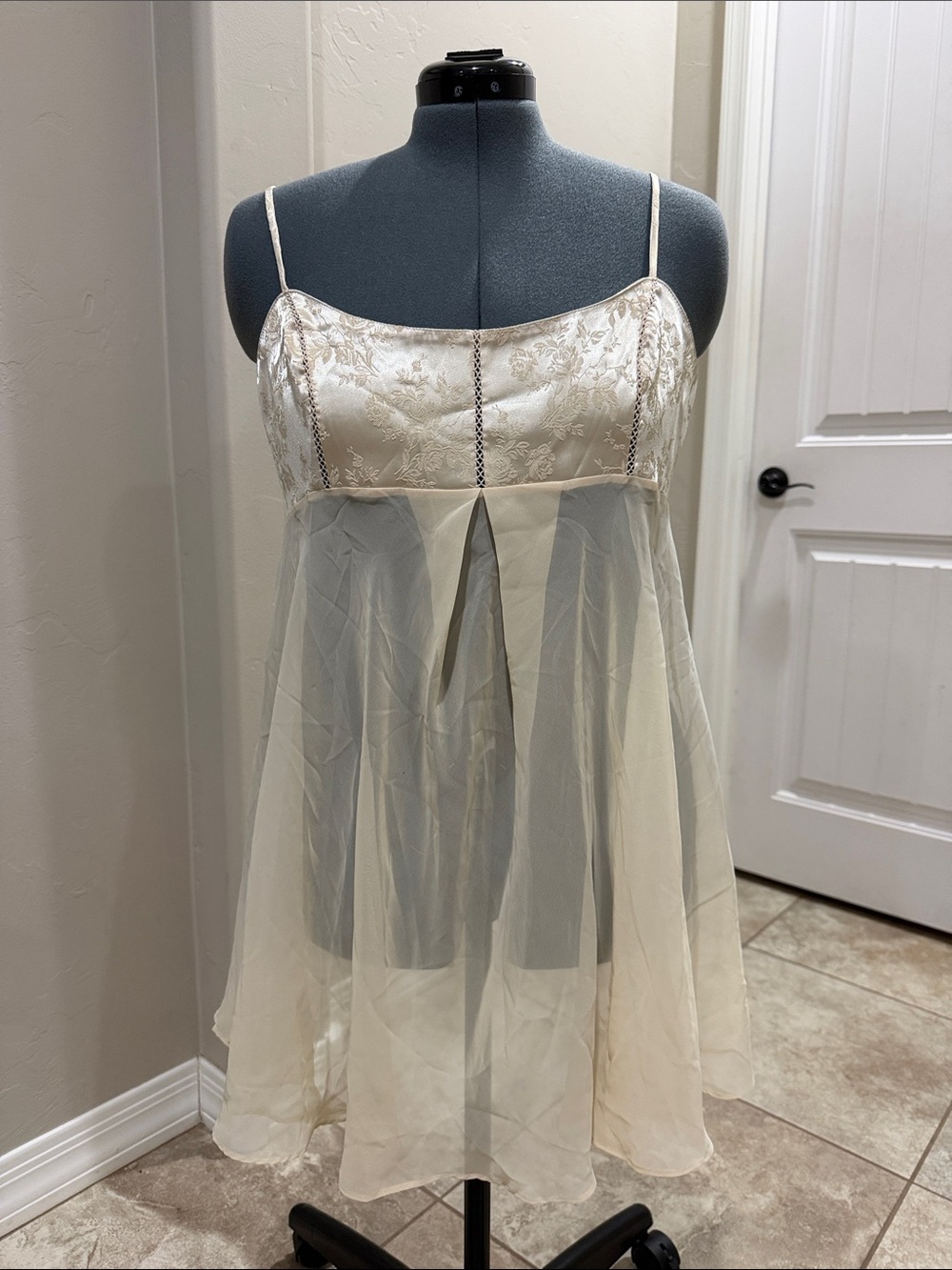 Victoria's Secret Ivory Lace & Sheer Chiffon Chemise